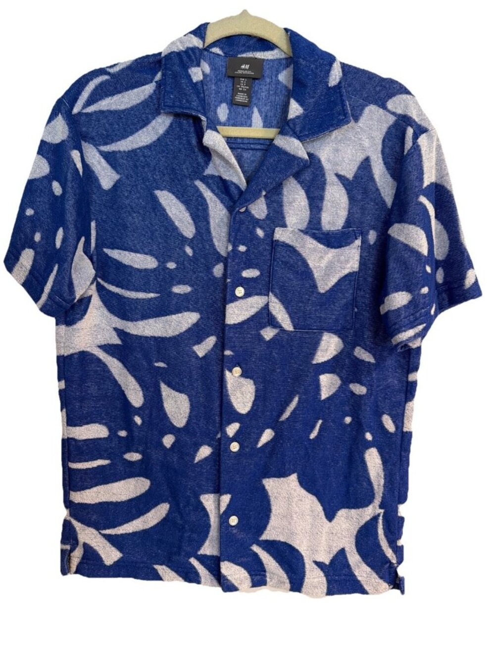 H&M Mens Terry Cloth Shirt Blue Leaf Print Size S Resort Wear Hawaii Vacation